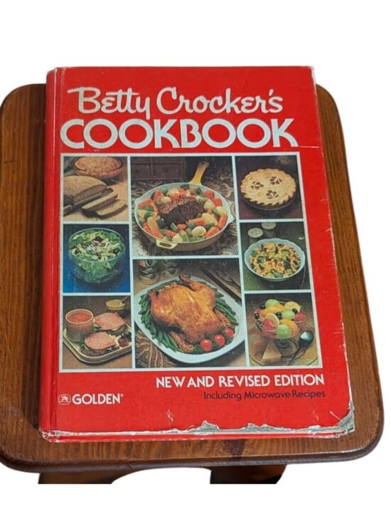 Golden Press Other - Betty Crockers Cookbook New & Revised Edition 1982 Vintage Cooking Guide Recipes